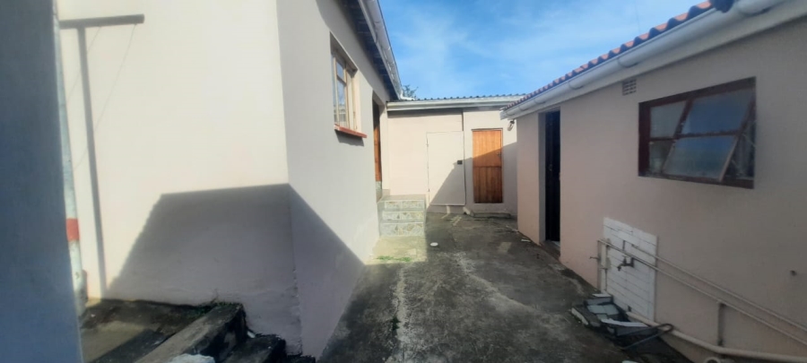 5 Bedroom Property for Sale in Mdantsane Eastern Cape